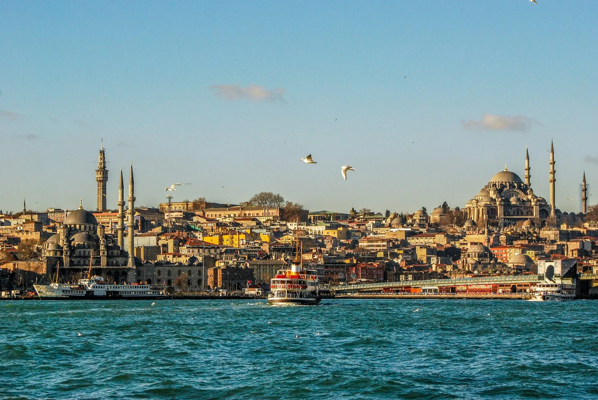 Bosphorus Sunset Cruise with Snacks & Guide